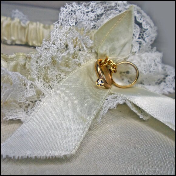 Vintage Bridal Wedding Garter with Lace & Rings! - Something Old - Picture 7 of 13